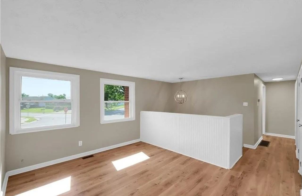 1310 Longfellow Dr - Photo 2 of 11