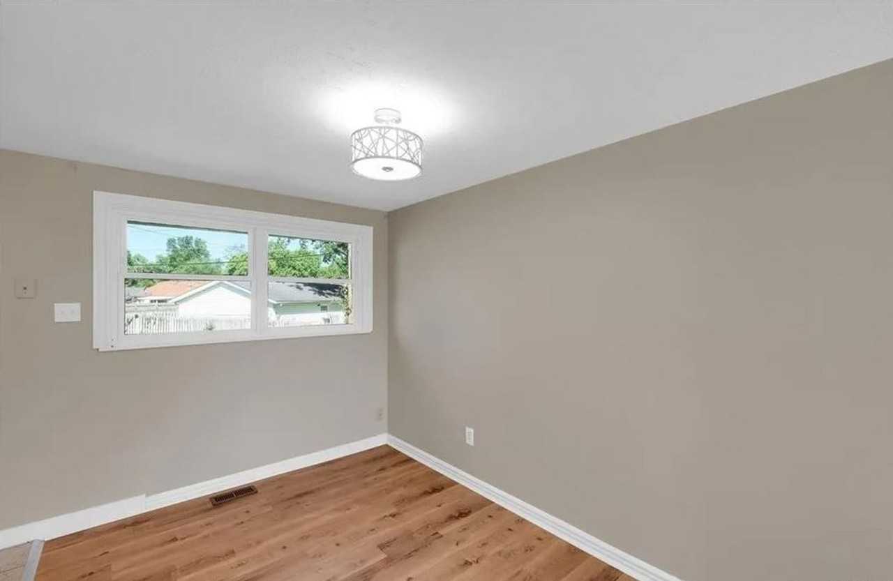 1310 Longfellow Dr - Photo 3 of 11