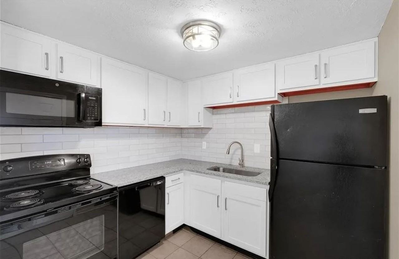 1310 Longfellow Dr - Photo 4 of 11