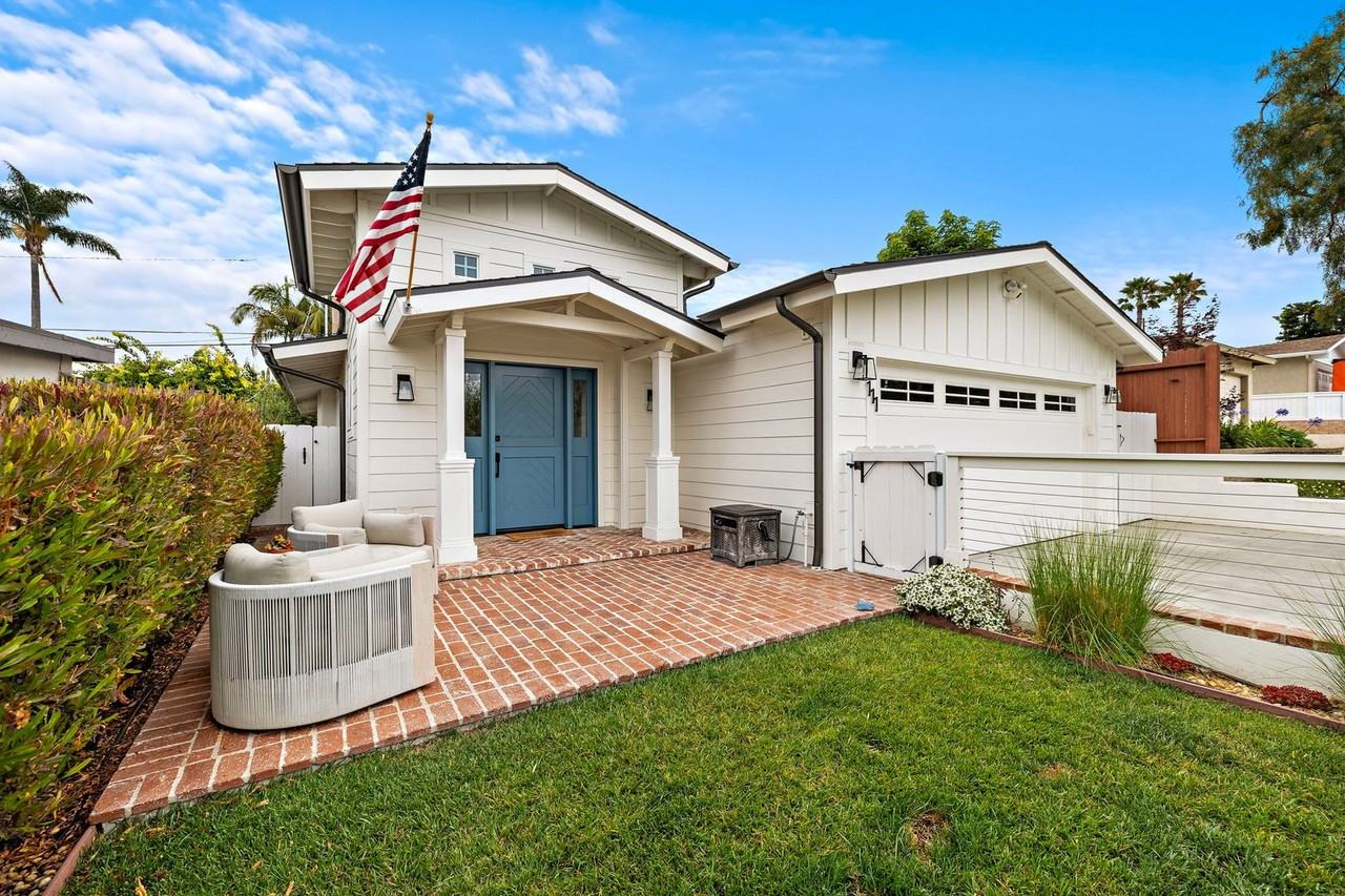 111 Avenida San Fernando - Photo 3 of 22