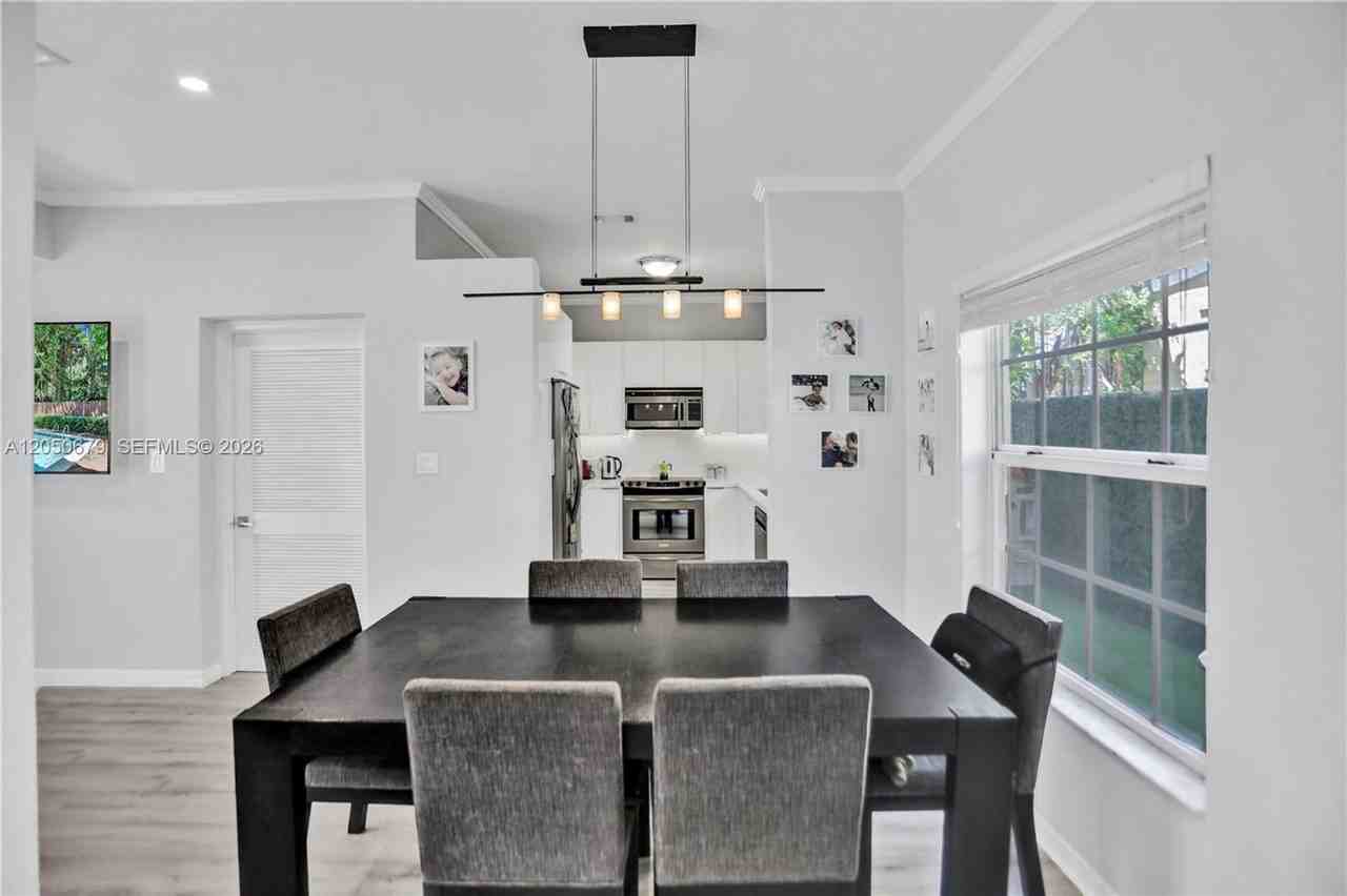 3135 Gifford Ln - Photo 2 of 13