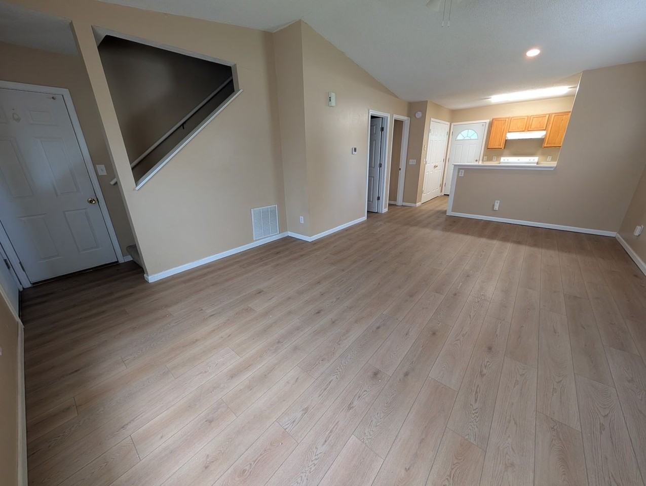 5005 Geyser Blvd - Photo 2 of 9