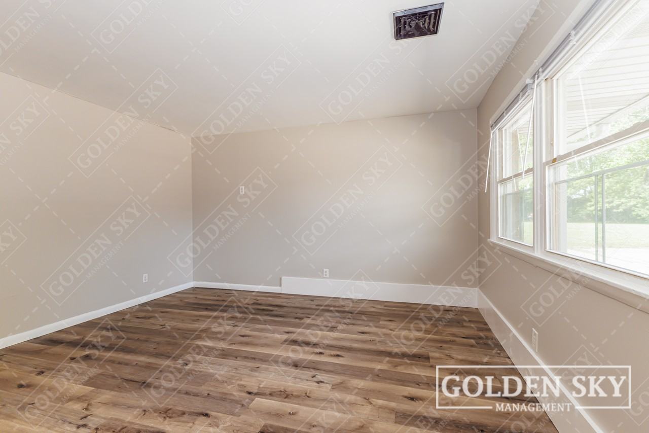 4611 South Madison StreetUnit 12 #12 - Photo 3 of 10