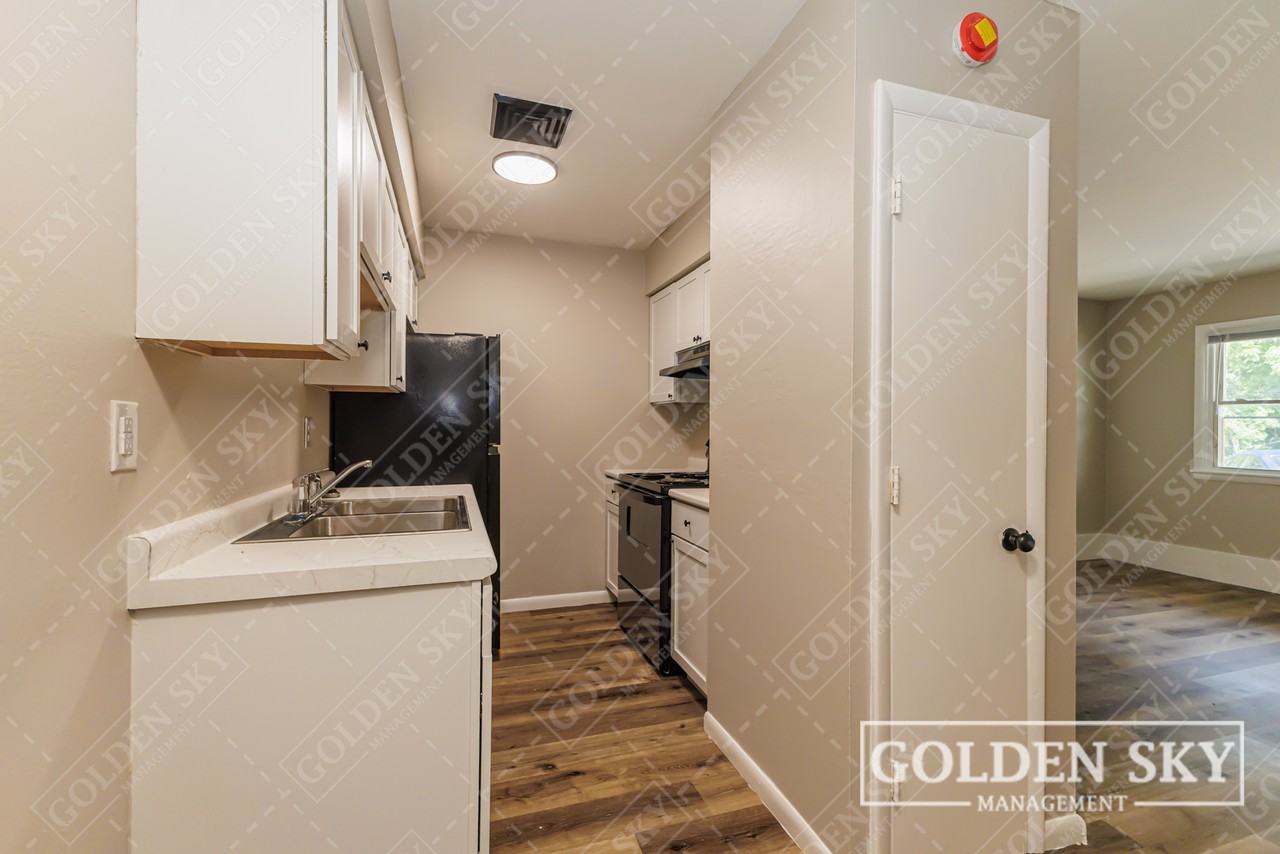 4611 South Madison StreetUnit 12 #12 - Photo 6 of 10