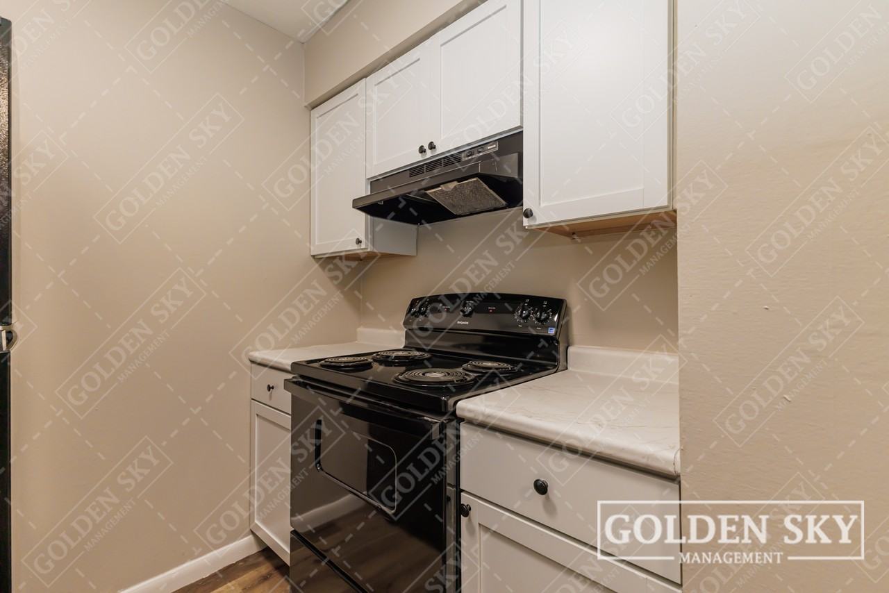 4611 South Madison StreetUnit 12 #12 - Photo 7 of 10