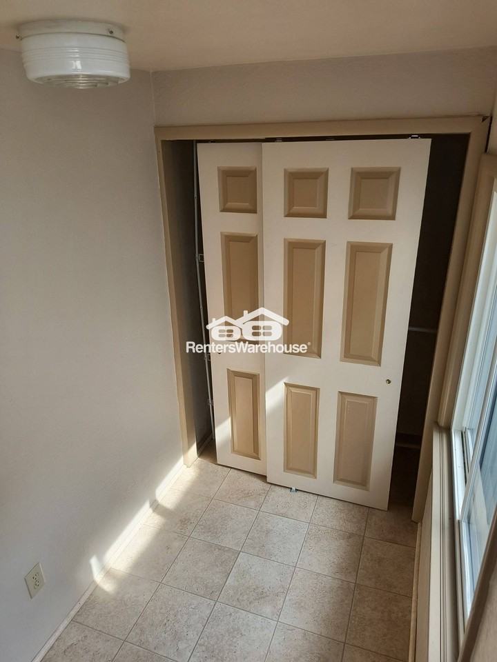 275 Maryland Ave W - Photo 3 of 16