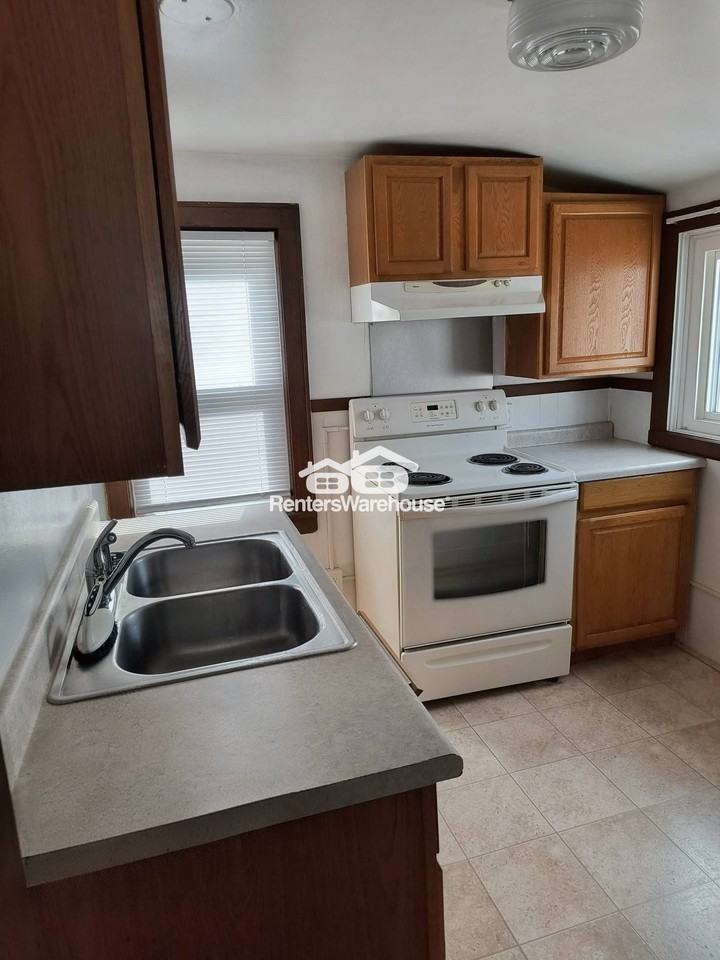 275 Maryland Ave W - Photo 4 of 16