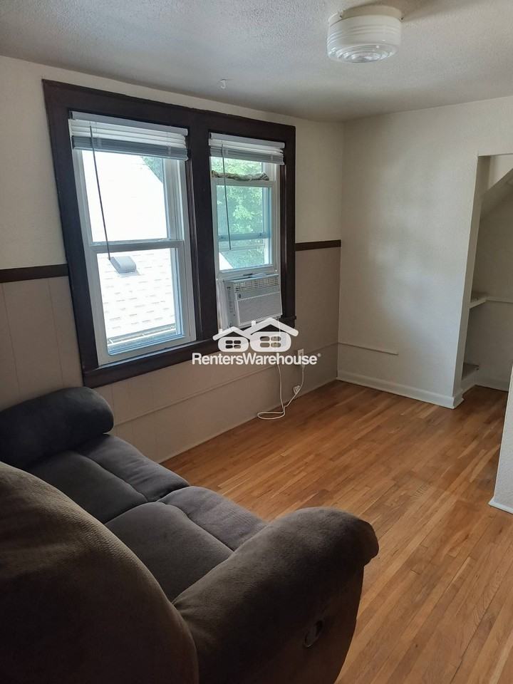 275 Maryland Ave W - Photo 6 of 16