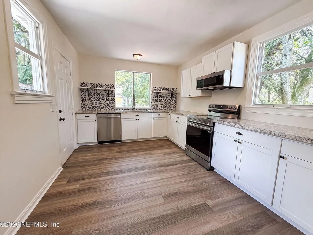 7329 Wilder Avenue - Photo 4 of 12