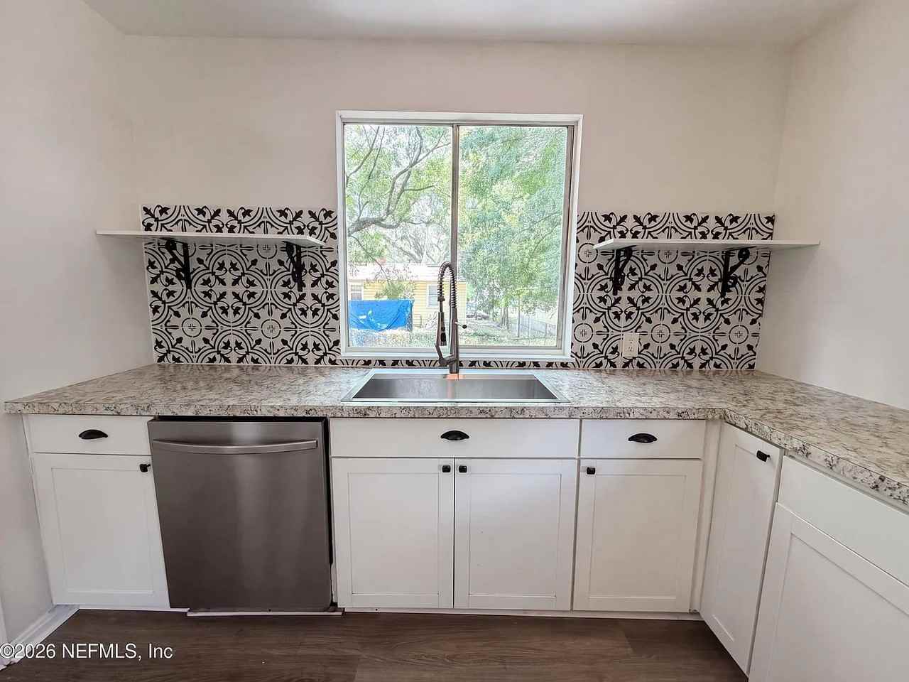 7329 Wilder Avenue - Photo 5 of 12