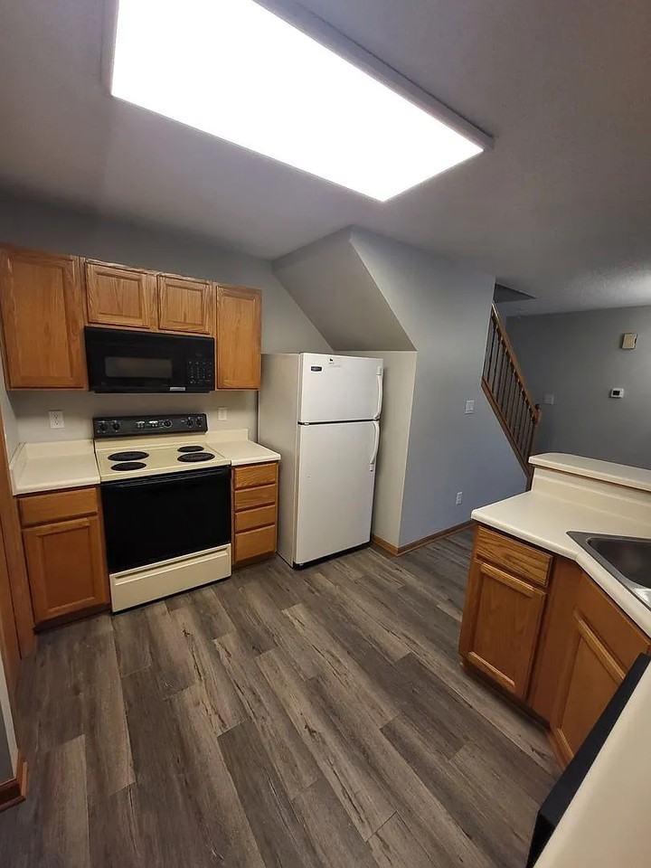 1325 Se Delaware Ave #9 - Photo 3 of 10