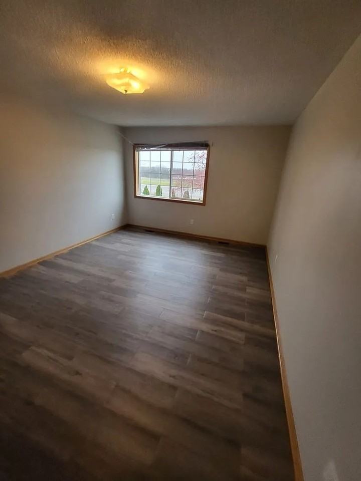 1325 Se Delaware Ave #9 - Photo 6 of 10