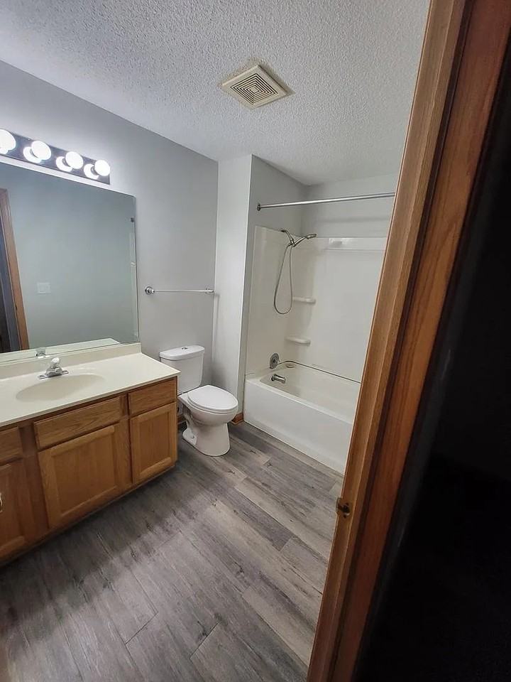 1325 Se Delaware Ave #9 - Photo 7 of 10