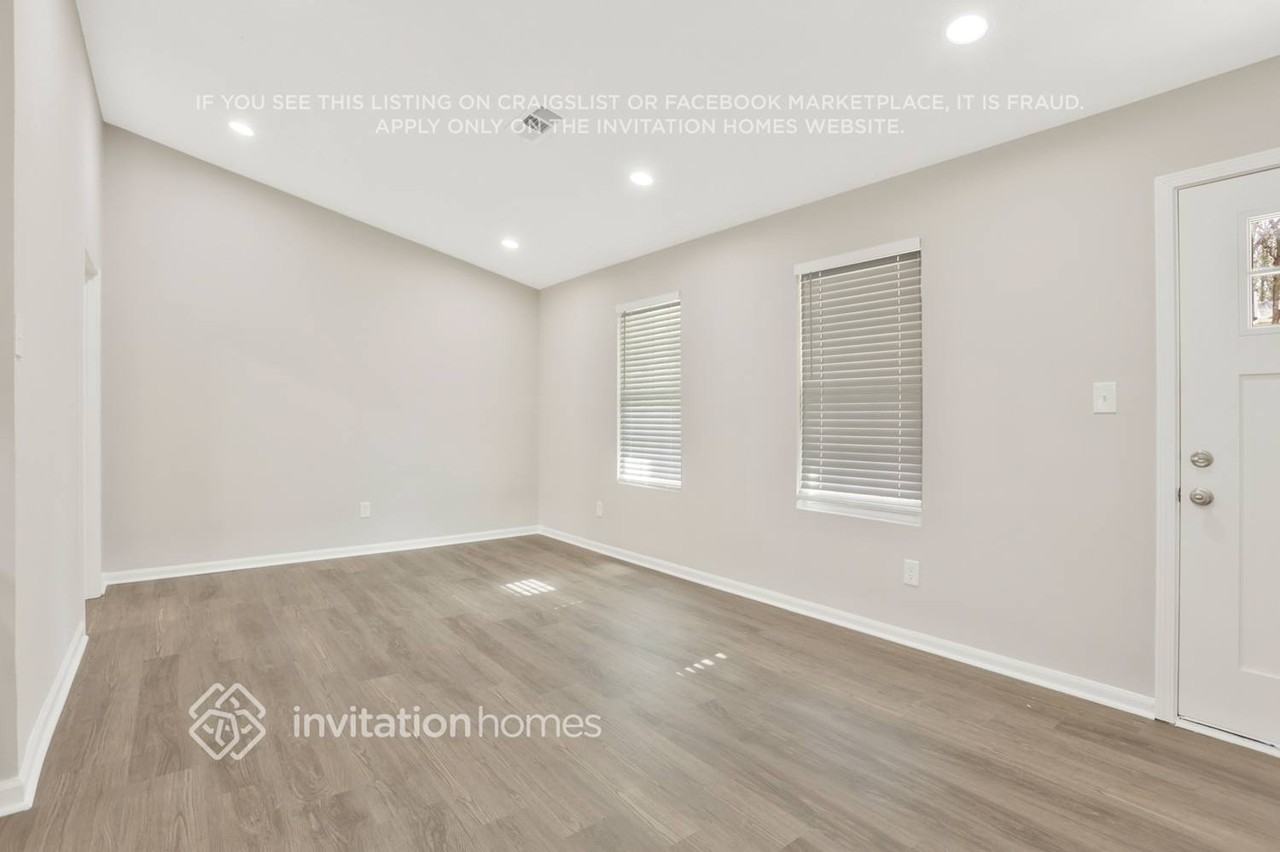 5419 Martins Crossing Rd - Photo 2 of 22