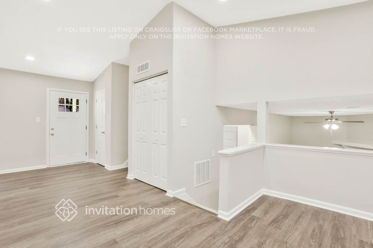 5419 Martins Crossing Rd - Photo 3 of 22