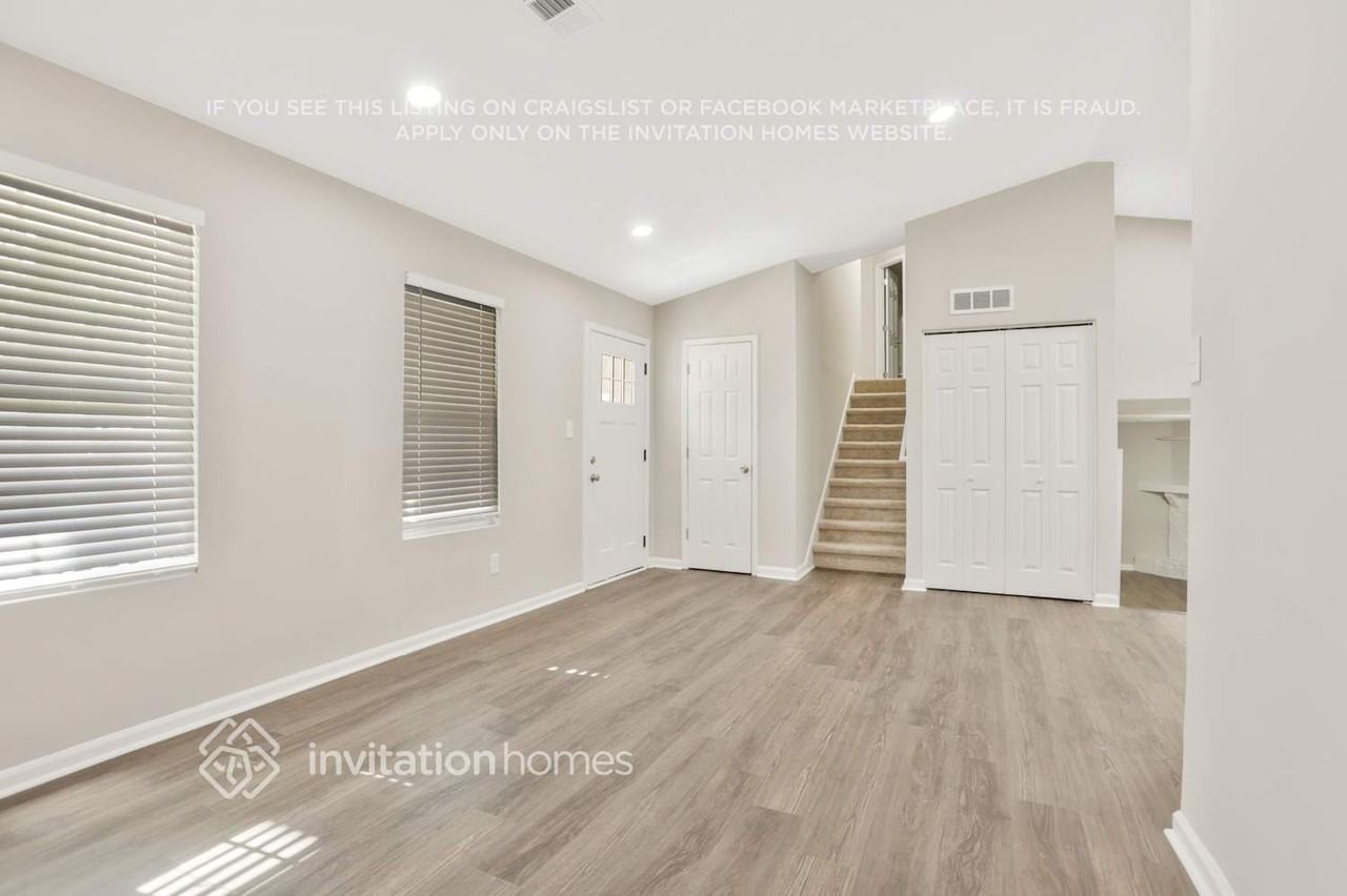 5419 Martins Crossing Rd - Photo 4 of 22