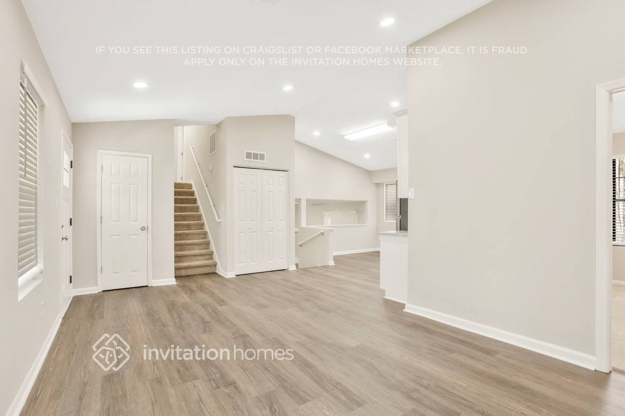 5419 Martins Crossing Rd - Photo 5 of 22