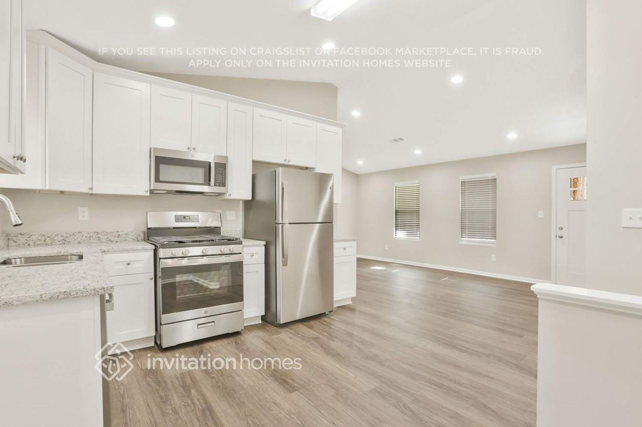 5419 Martins Crossing Rd - Photo 6 of 22