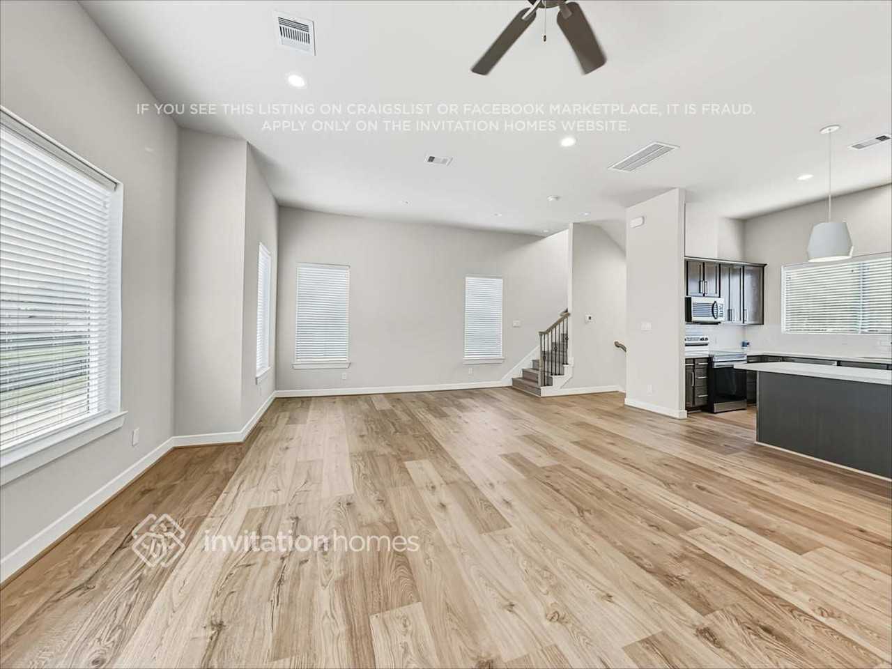 10534 Executive Lake Dr - Photo 7 of 21