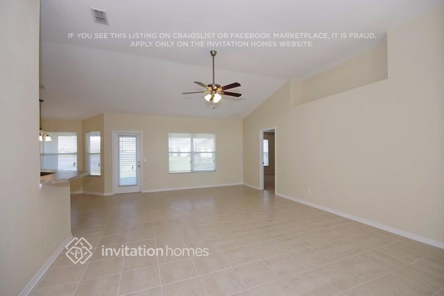 3237 Lorimar Ln - Photo 4 of 14