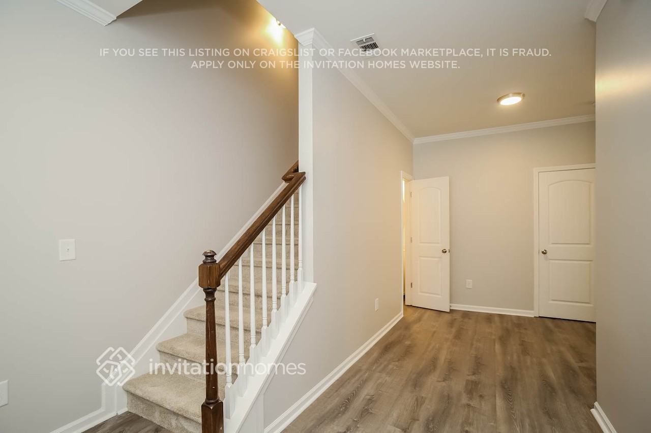 267 Royal Crescent Ter - Photo 2 of 16