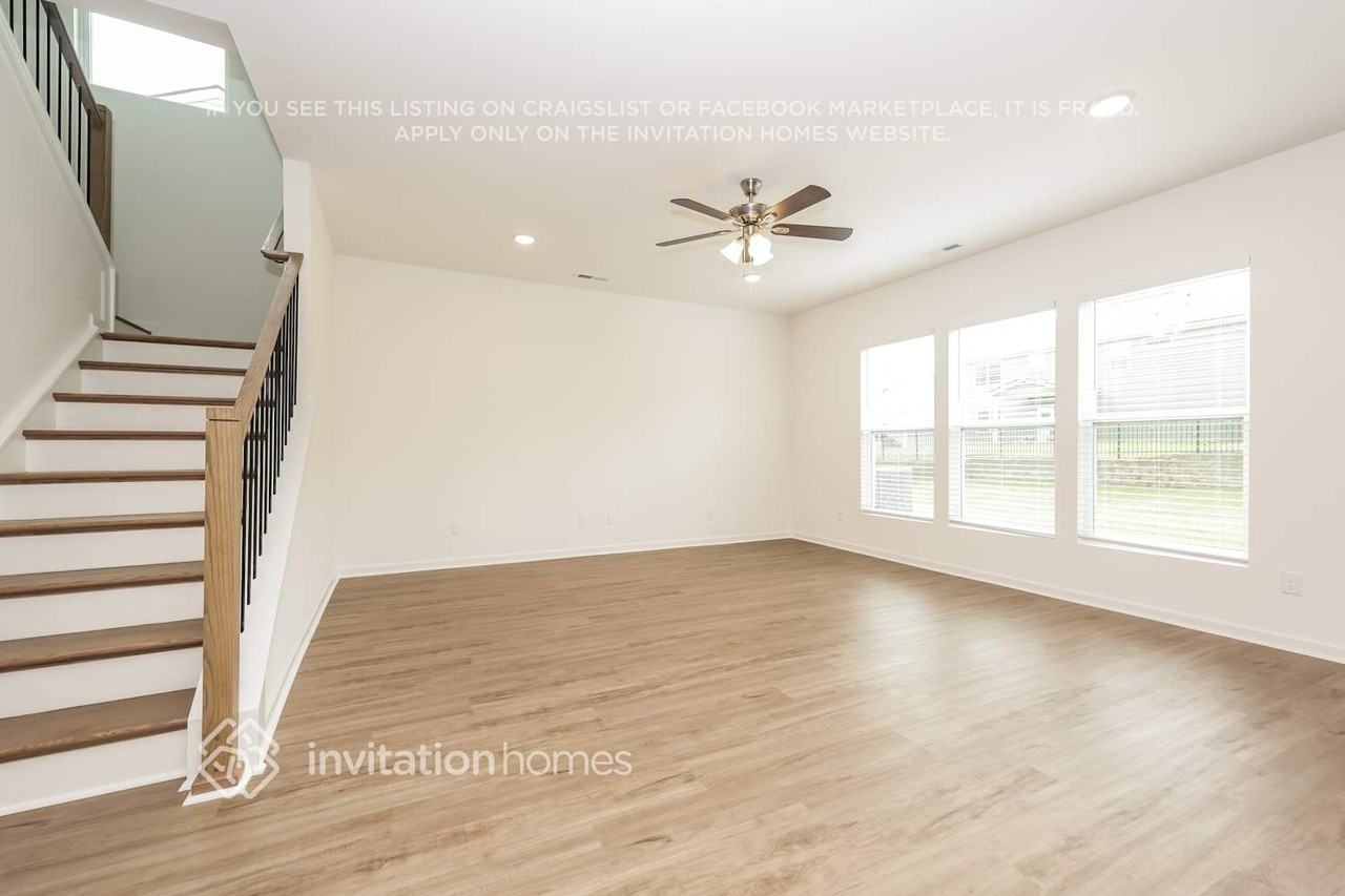 3802 Lantern Ln - Photo 4 of 18