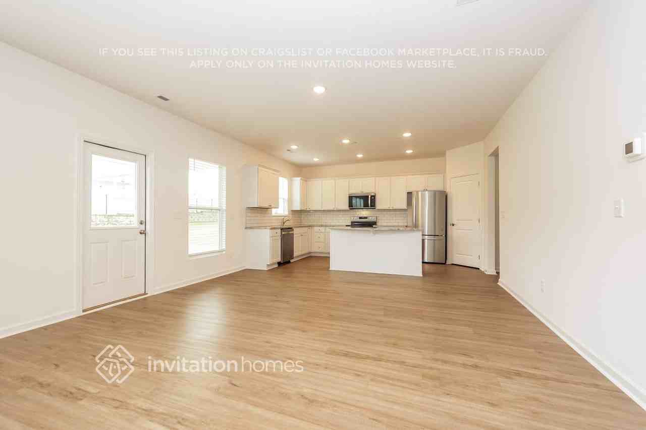 3802 Lantern Ln - Photo 6 of 18