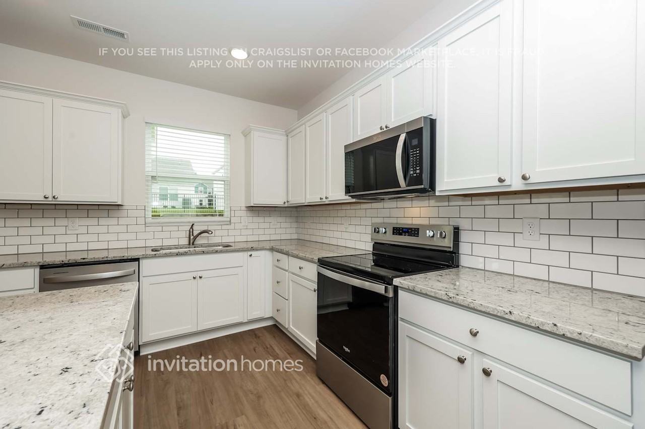 3802 Lantern Ln - Photo 7 of 18
