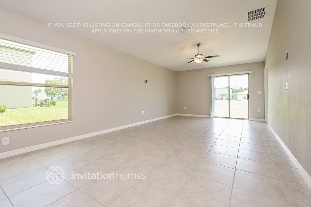 11237 Riley Pines Cir - Photo 3 of 16