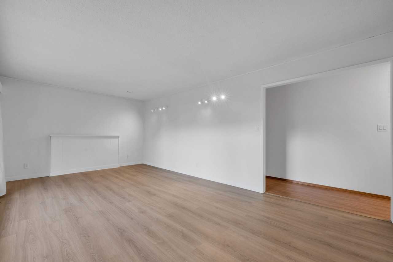 228 27th Street West - Photo 5 of 24