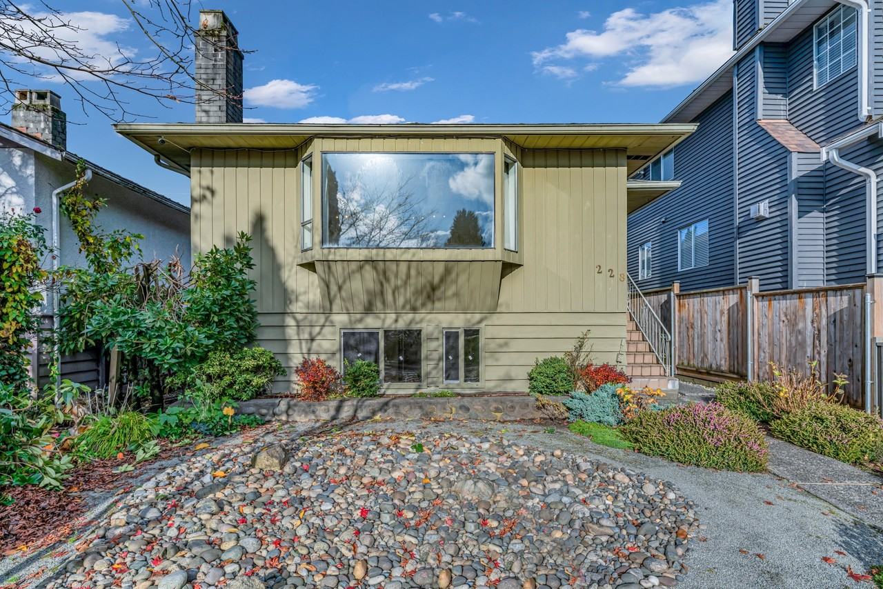 228 27th Street West - Photo 2 of 24