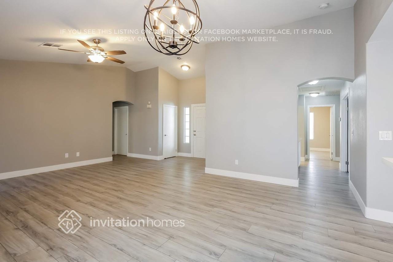 5332 Acacia Grove St - Photo 3 of 16