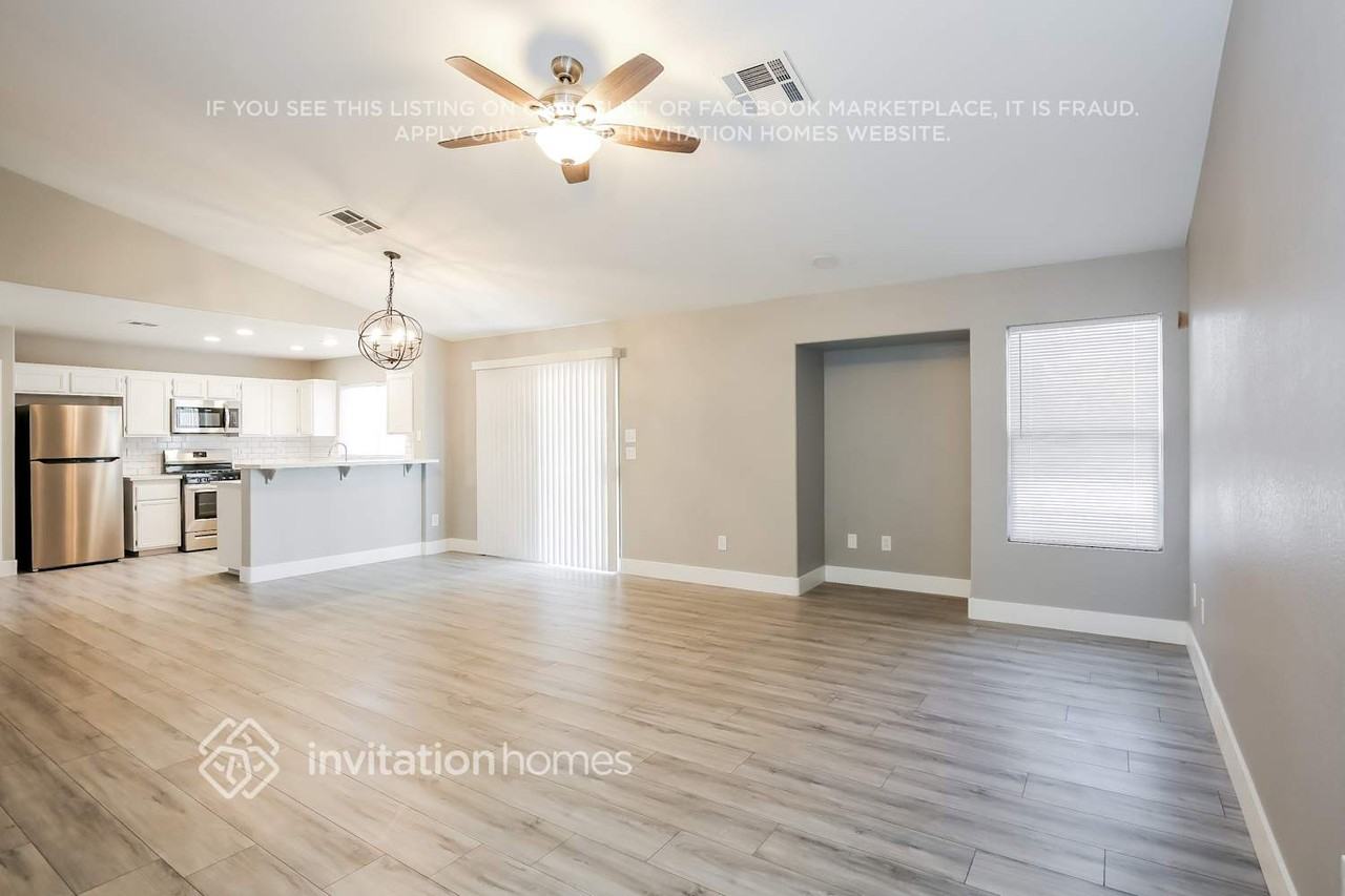 5332 Acacia Grove St - Photo 5 of 16