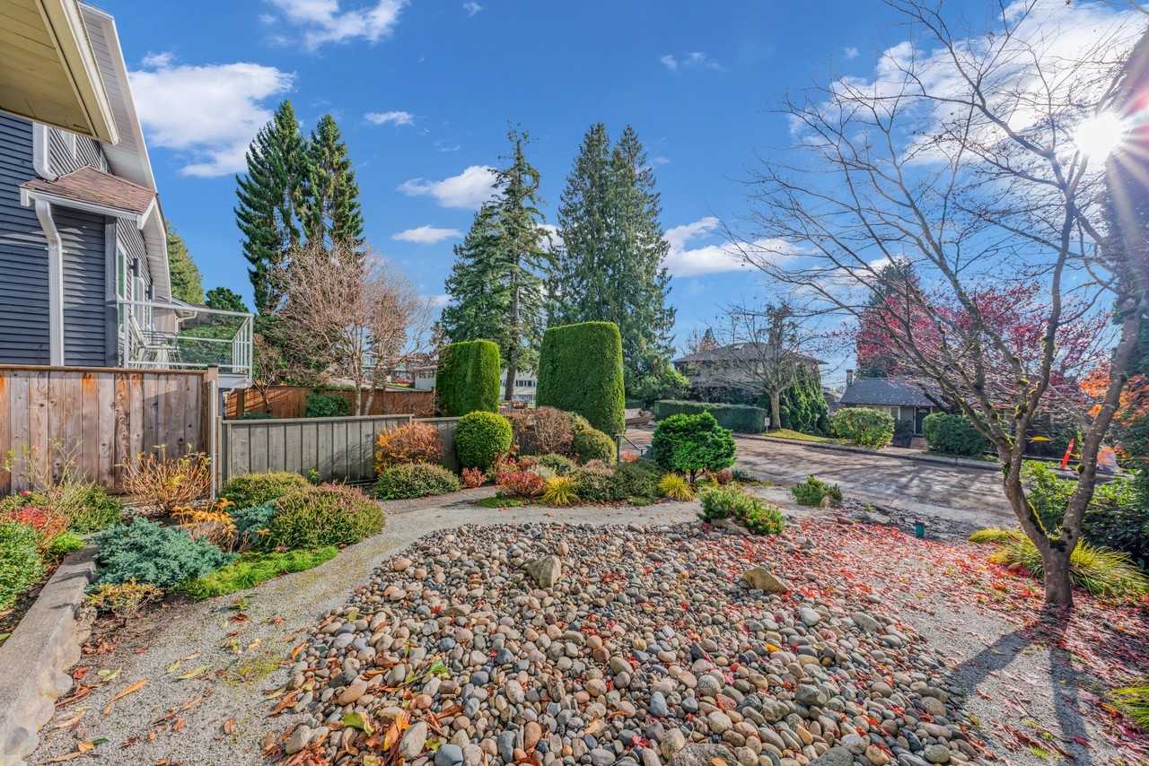 228 27th Street West - Photo 3 of 24