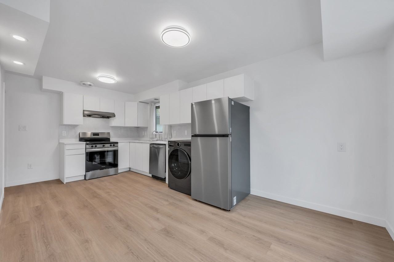 228 27th Street West - Photo 9