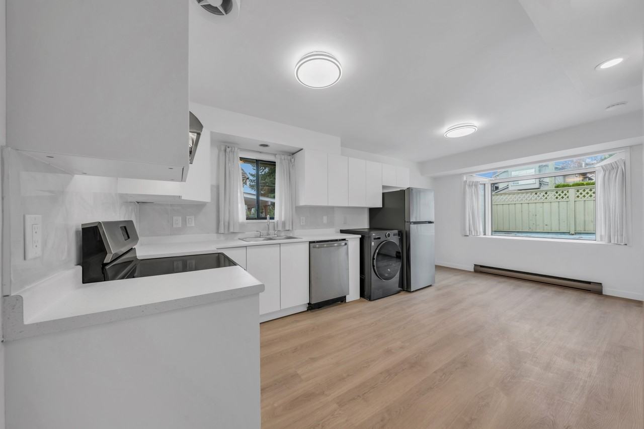 228 27th Street West - Photo 10
