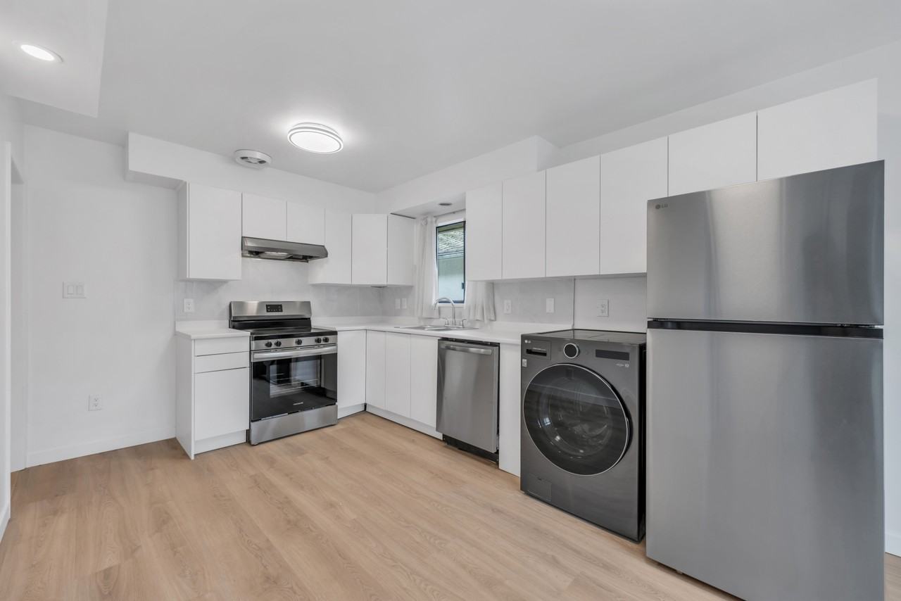 228 27th Street West - Photo 8
