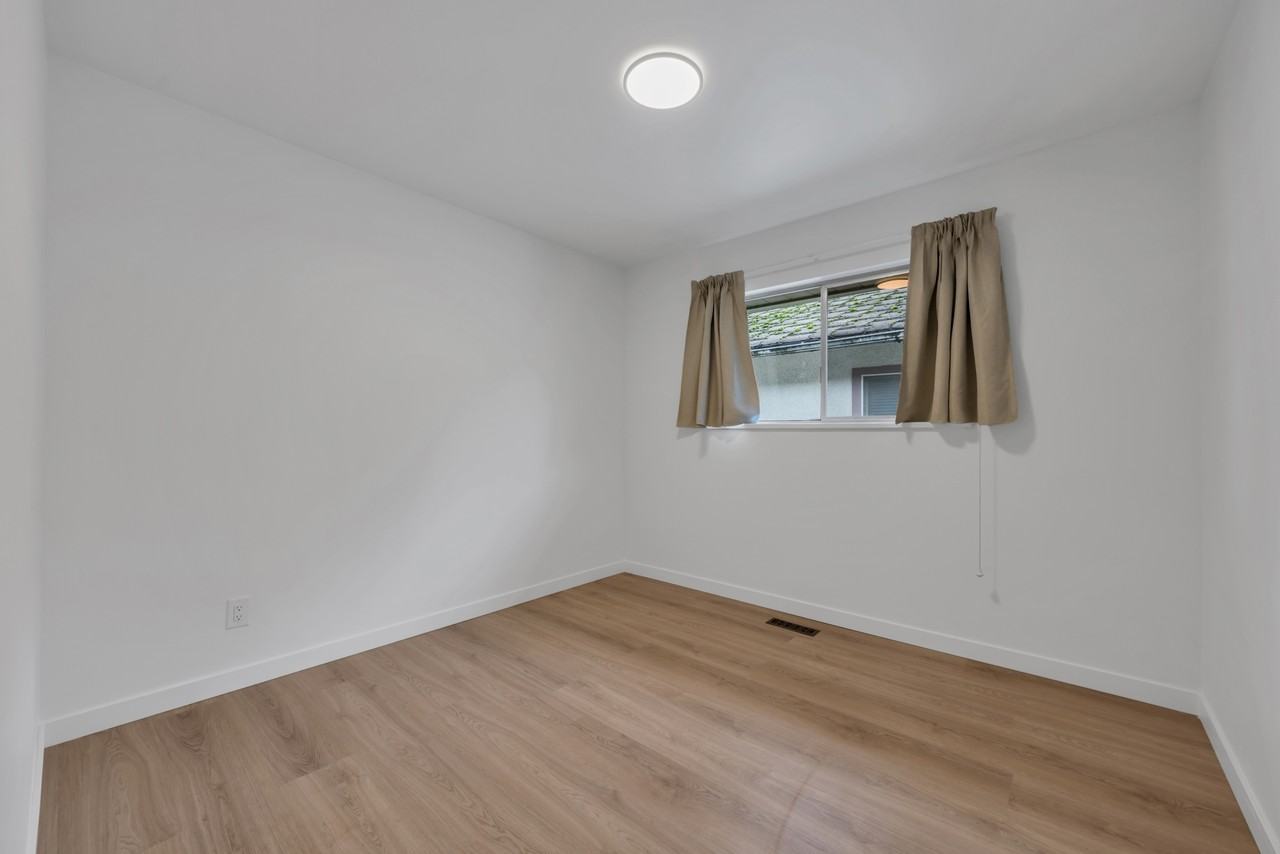 228 27th Street West - Photo 15