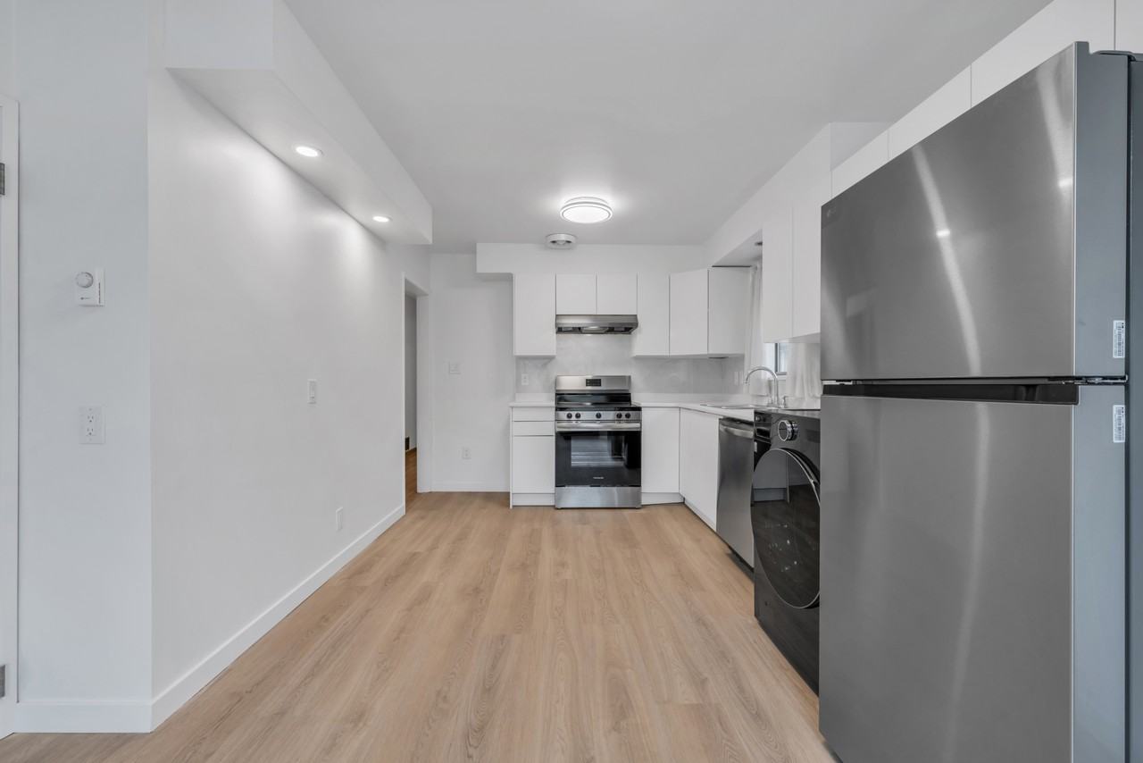 228 27th Street West - Photo 12
