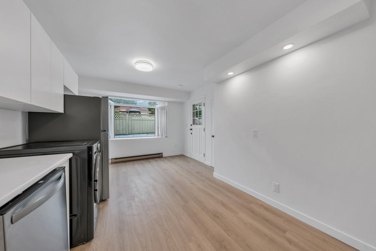 228 27th Street West - Photo 11