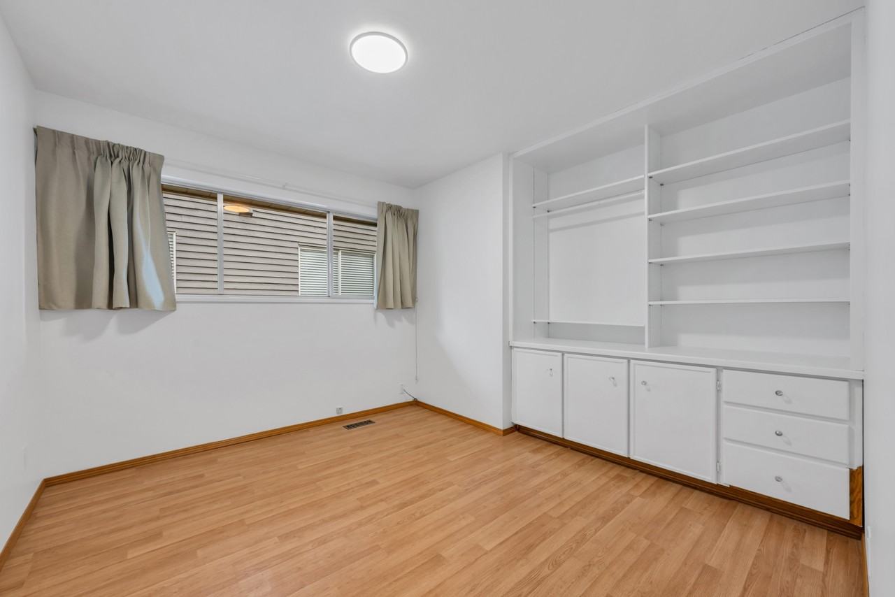 228 27th Street West - Photo 17