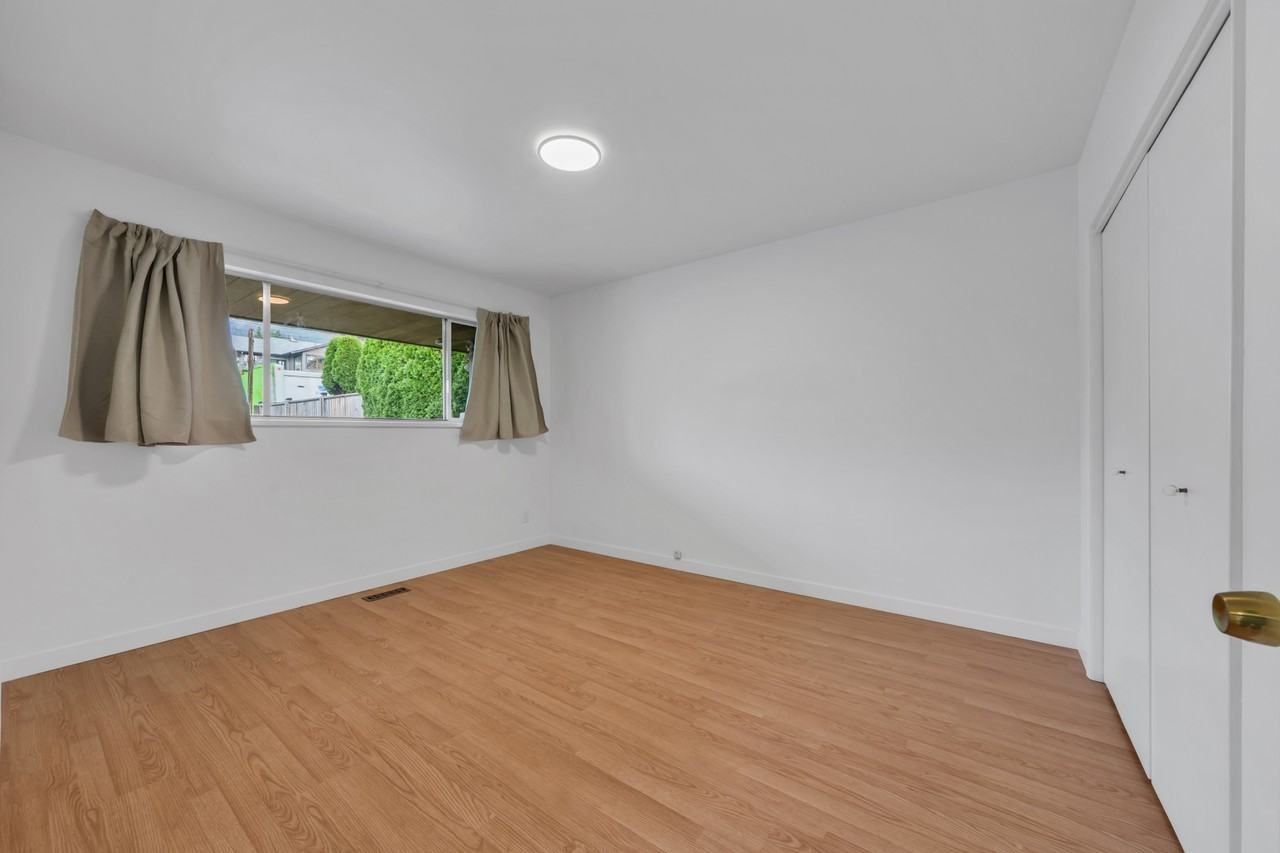 228 27th Street West - Photo 19