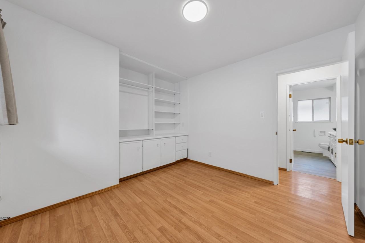 228 27th Street West - Photo 18