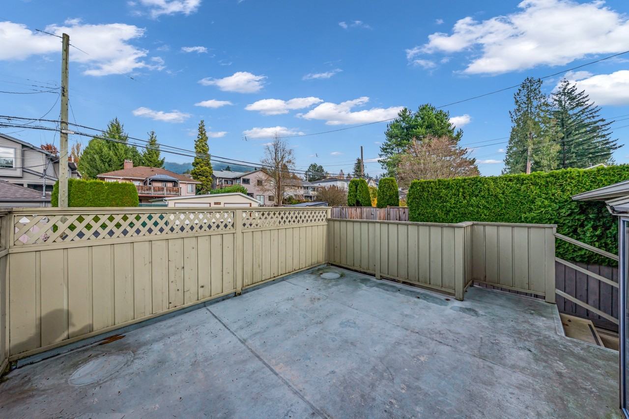 228 27th Street West - Photo 24