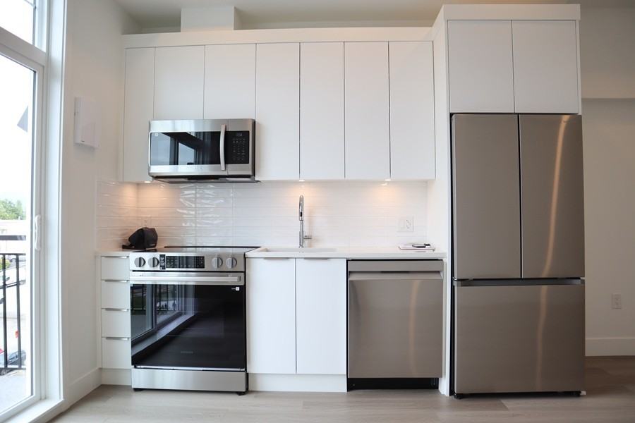22348 North Ave - Photo 7 of 28