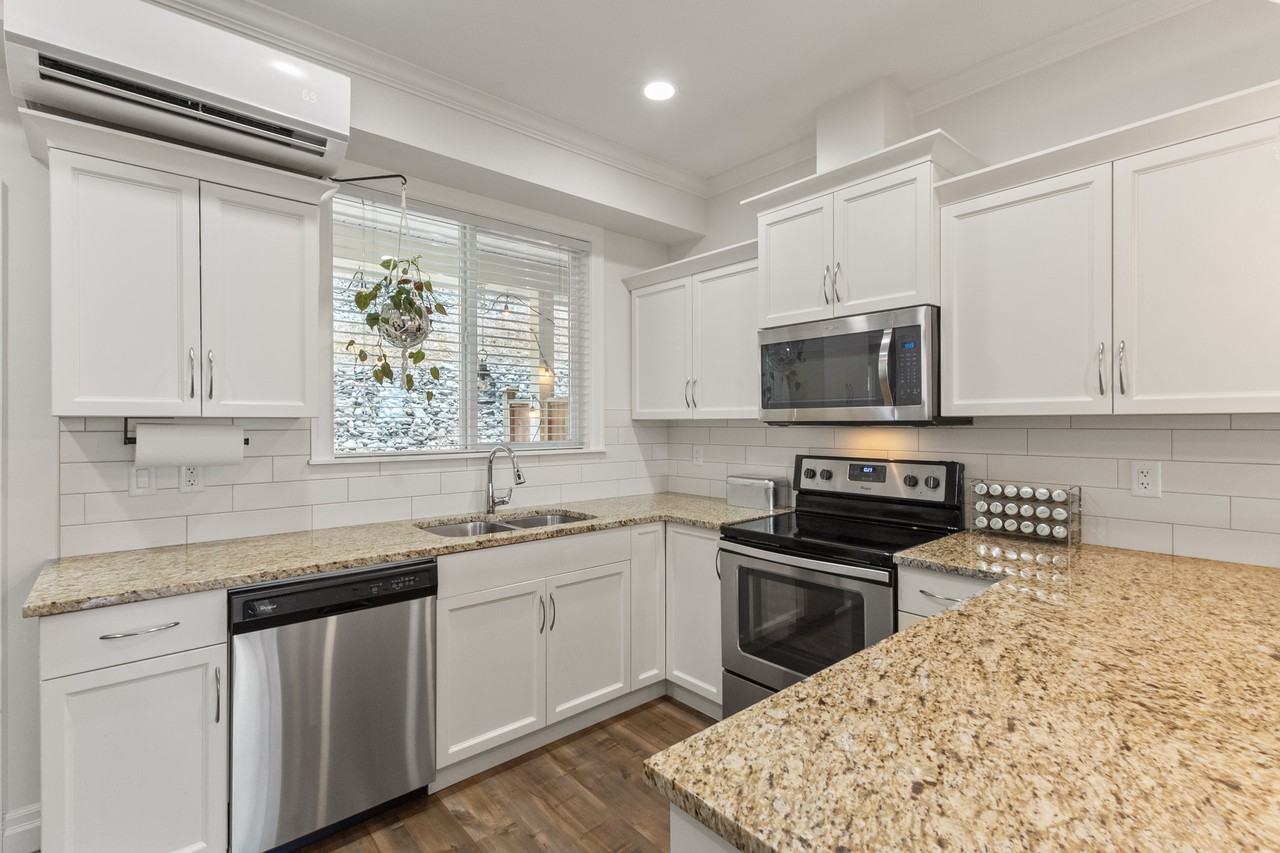 6026 Lindeman St - Photo 4 of 50
