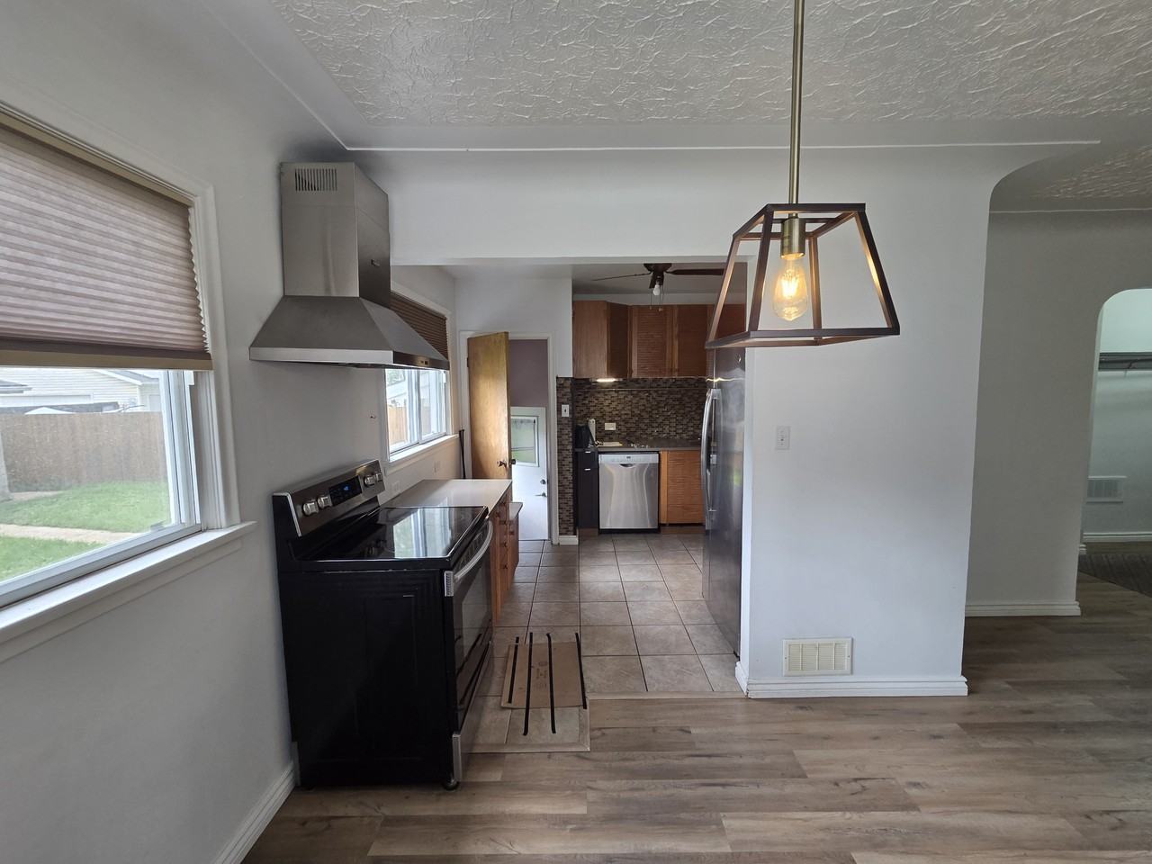 10972 131 St Nw - Photo 5 of 16