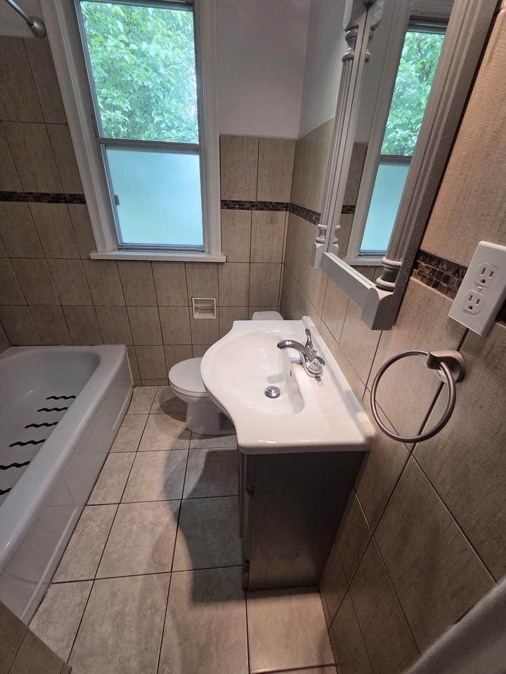 10972 131 St Nw - Photo 7 of 16