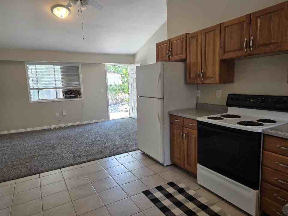 1521 W 900 S - Photo 2 of 7