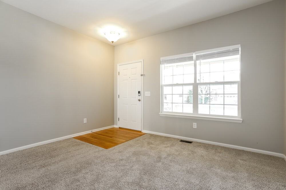 9678 Sun Meadow St - Photo 5 of 18